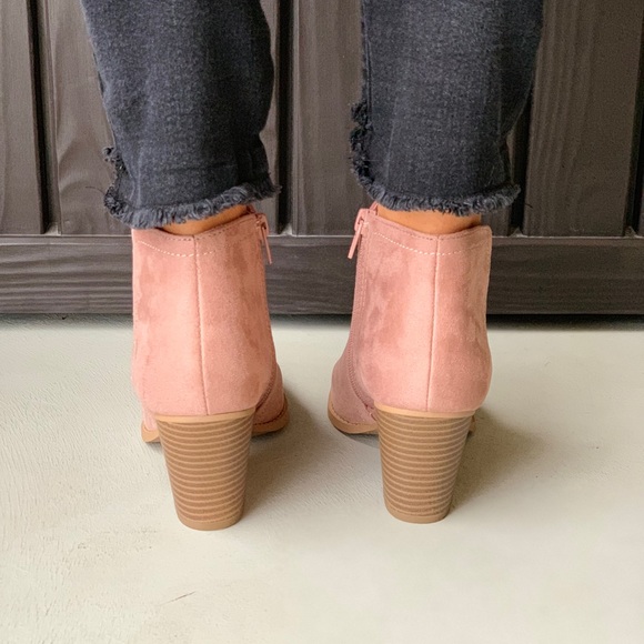 Distressed Blush Chic Chunky Heel Ankle Booties - Picture 5 of 7